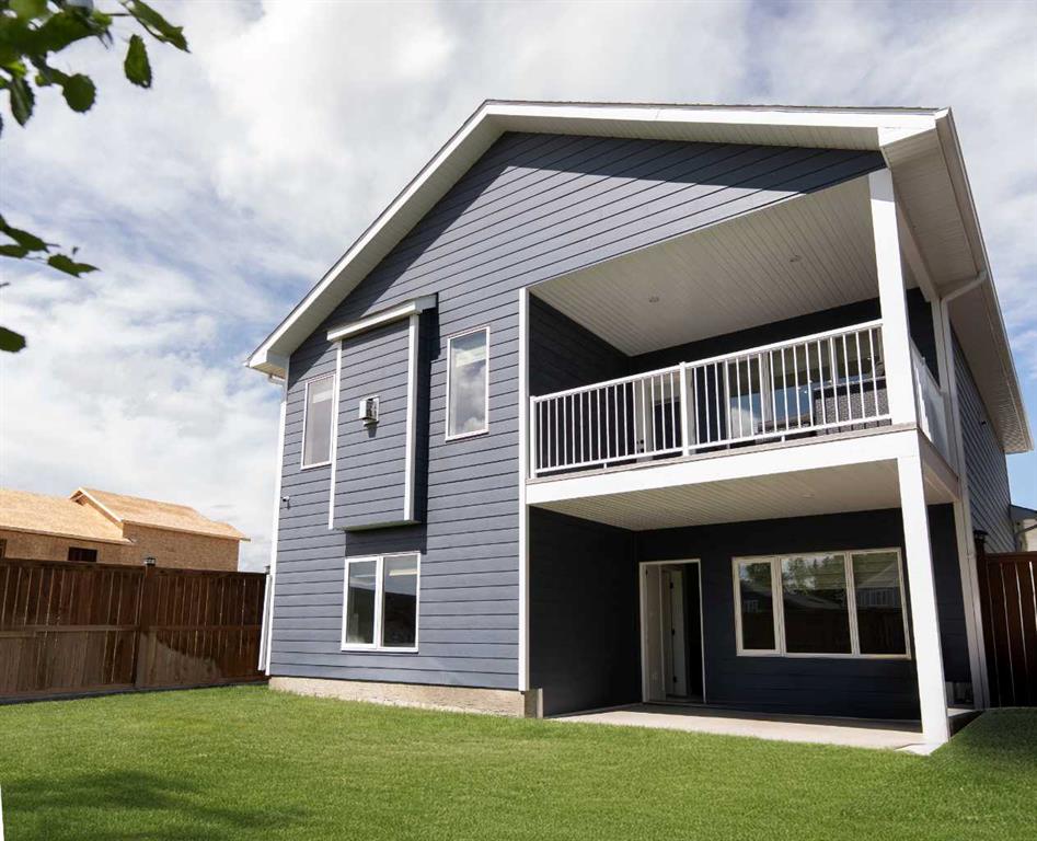 692 Sixmile Crescent S