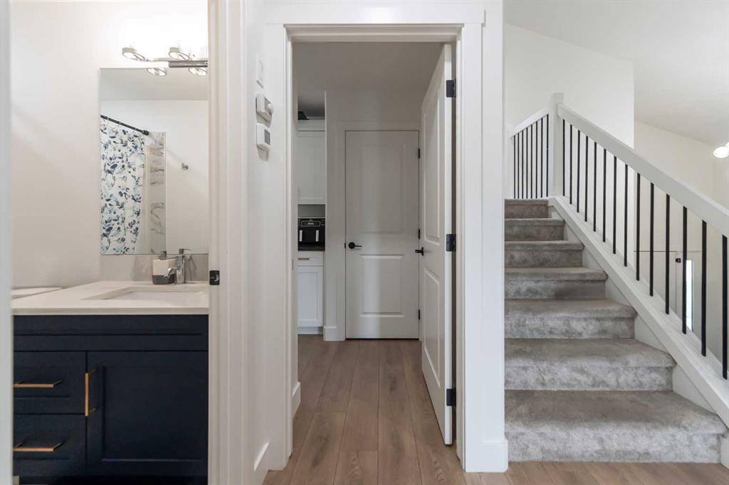 692 Sixmile Crescent S