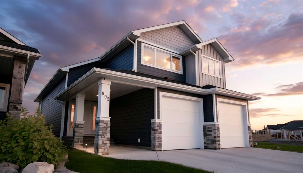 692 Sixmile Crescent S