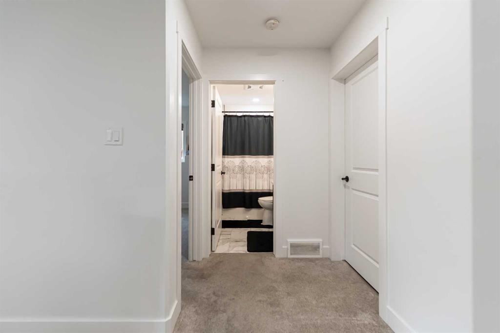 692 Sixmile Crescent S