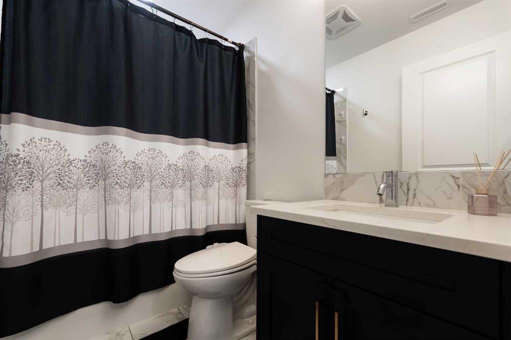 692 Sixmile Crescent S