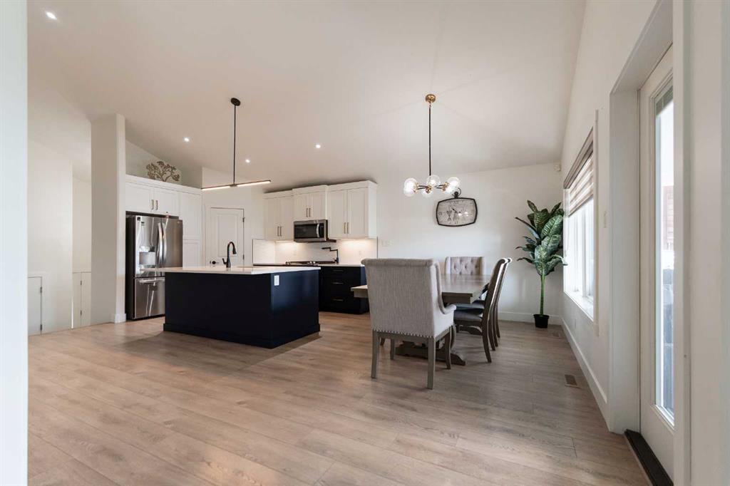 692 Sixmile Crescent S