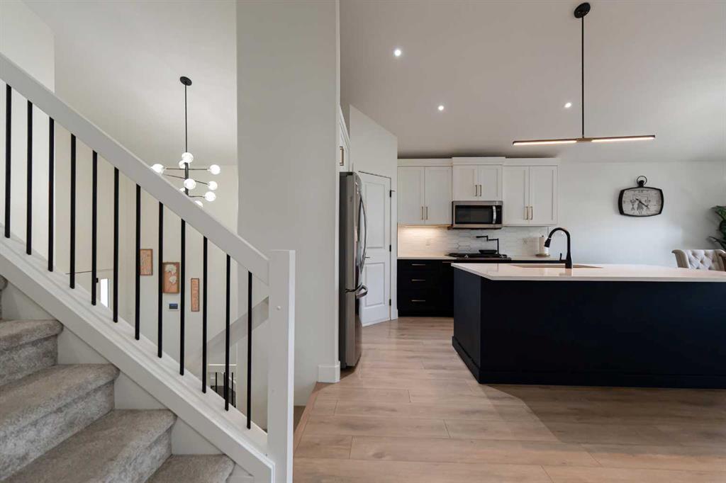 692 Sixmile Crescent S