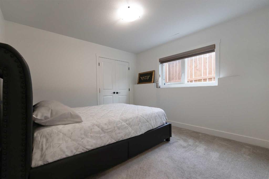 692 Sixmile Crescent S