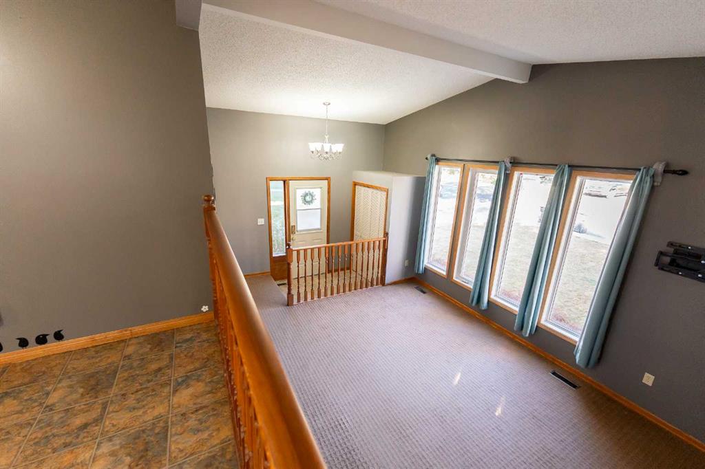 897 Red Crow Boulevard W