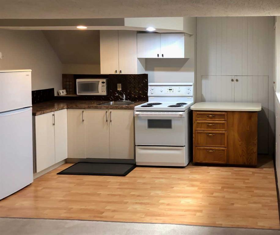 897 Red Crow Boulevard W