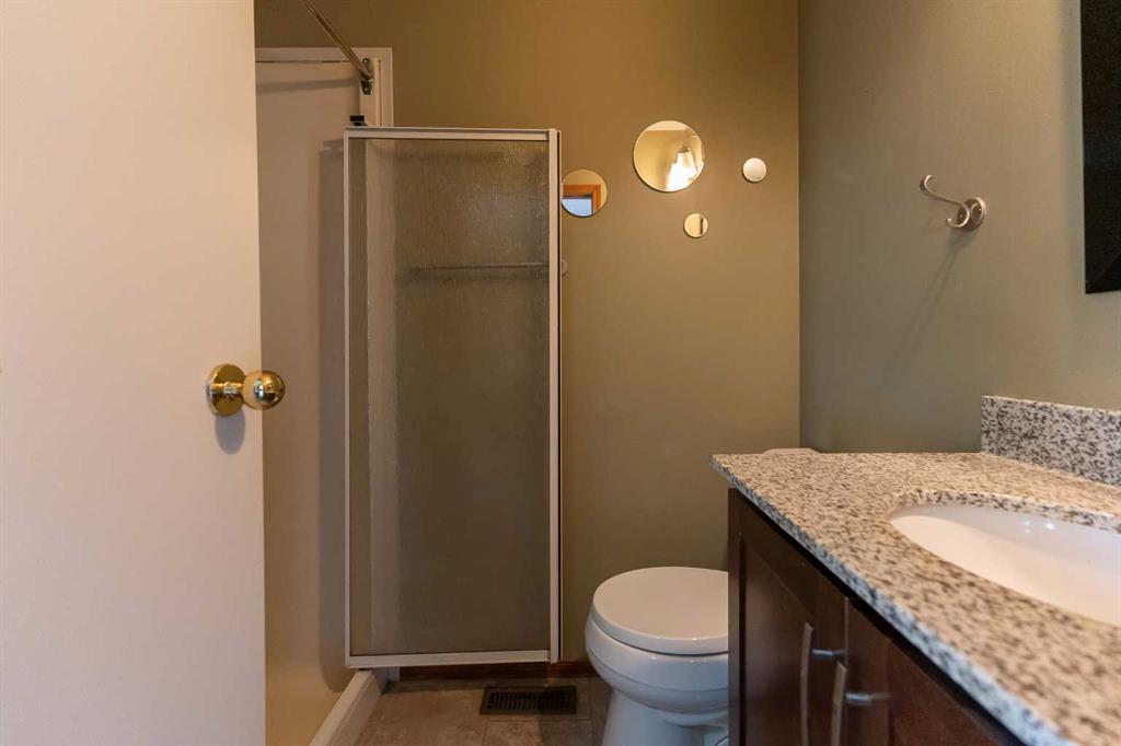 897 Red Crow Boulevard W