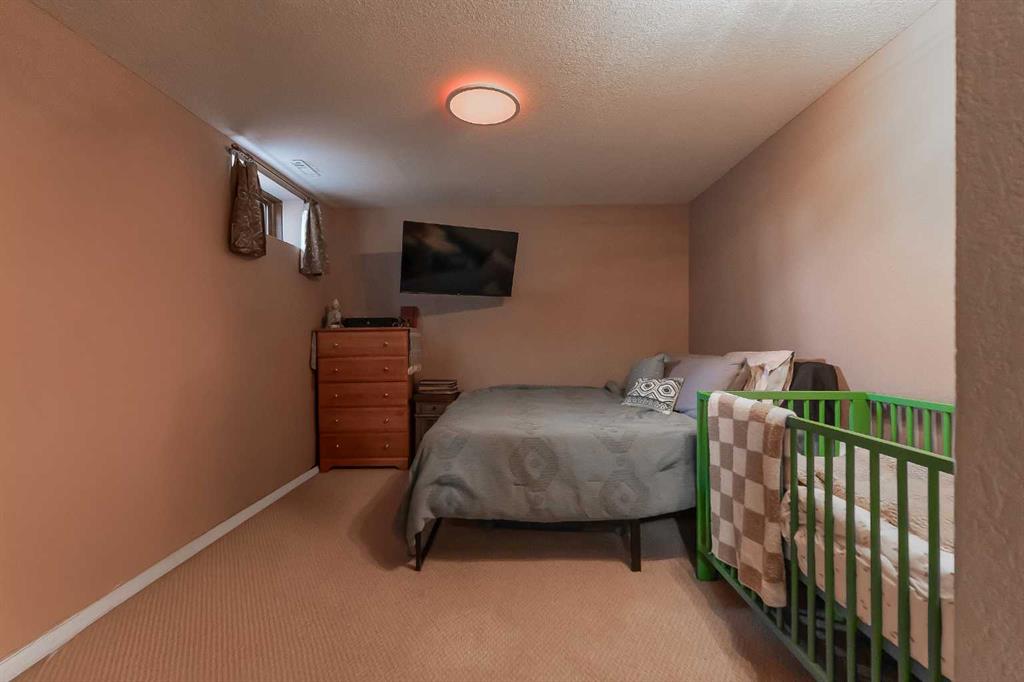 207 Mt Crandell Crescent W