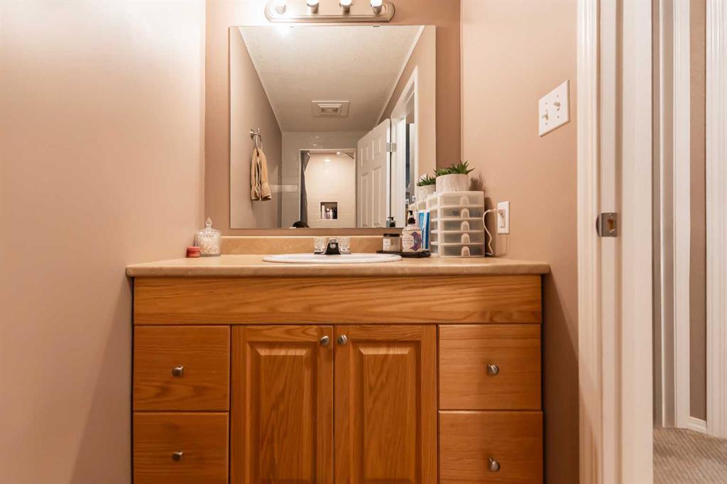 207 Mt Crandell Crescent W