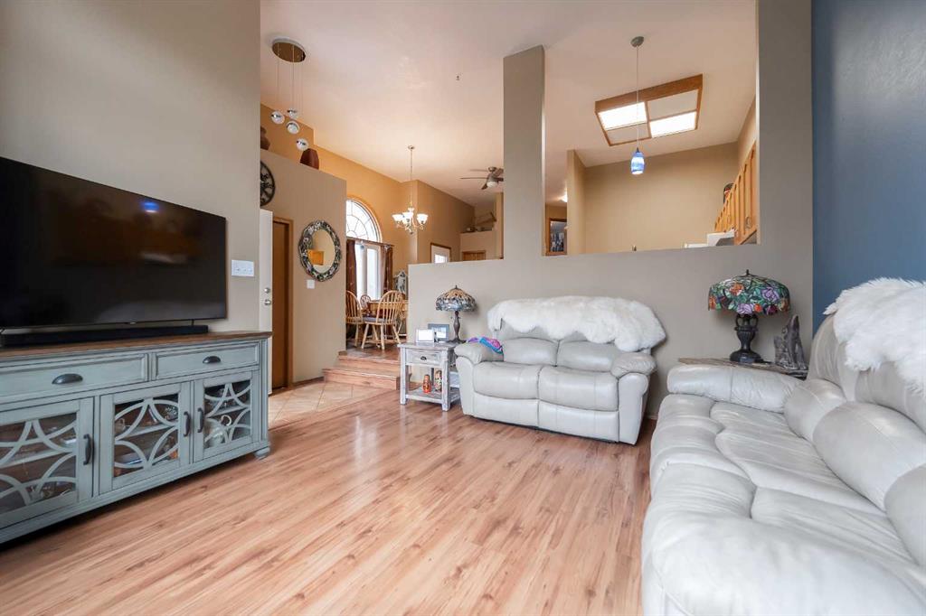 207 Mt Crandell Crescent W