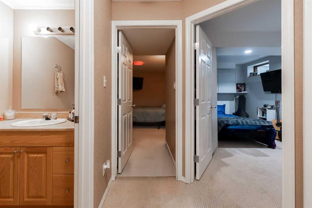 207 Mt Crandell Crescent W