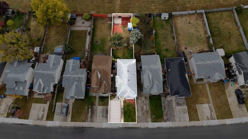 207 Mt Crandell Crescent W