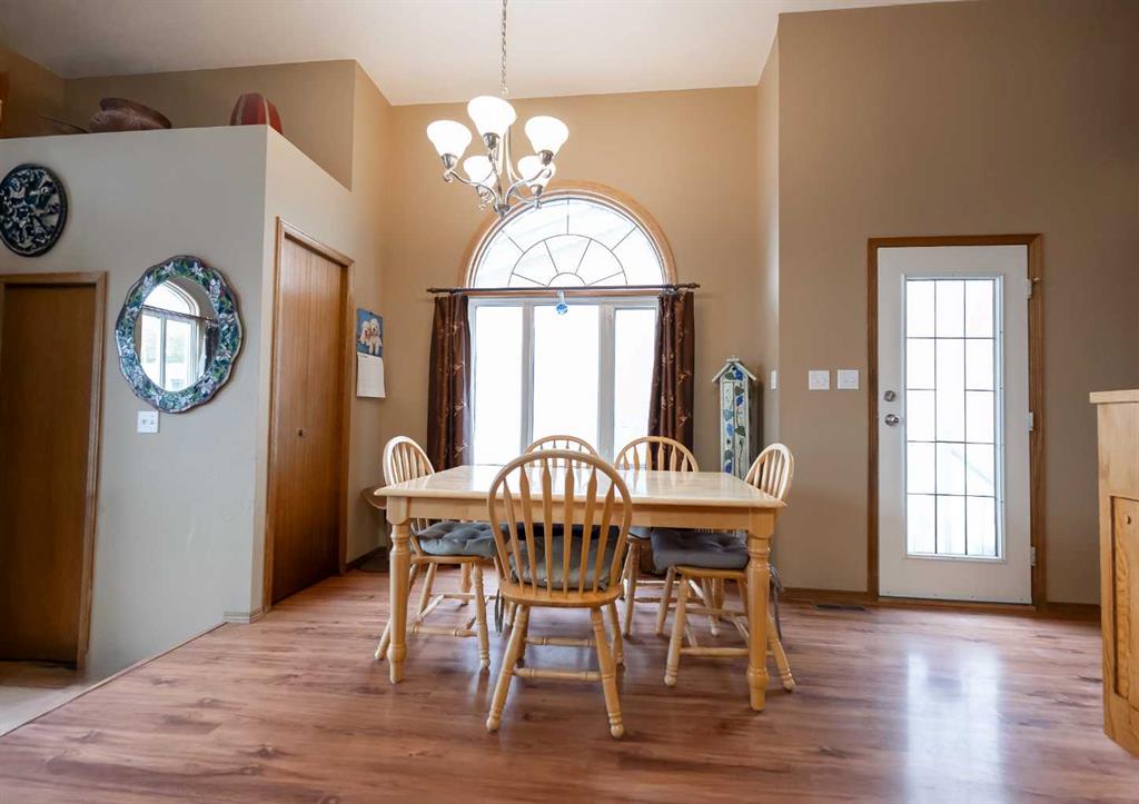 207 Mt Crandell Crescent W