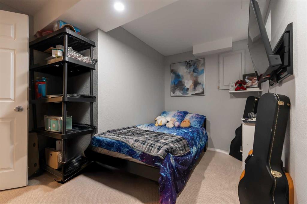 207 Mt Crandell Crescent W