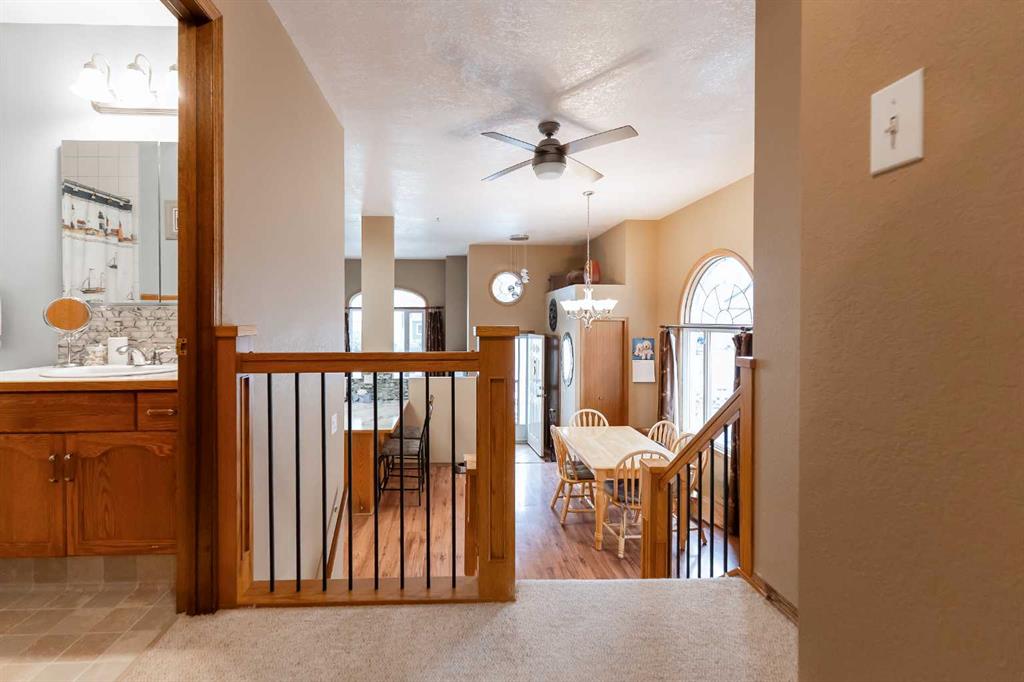 207 Mt Crandell Crescent W