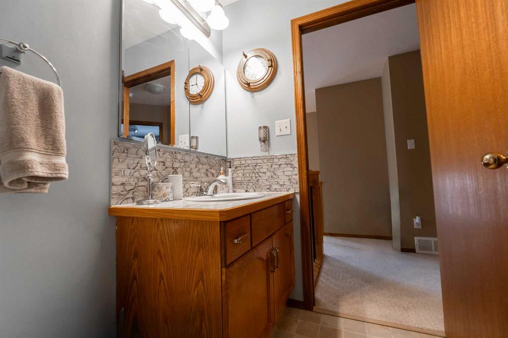 207 Mt Crandell Crescent W