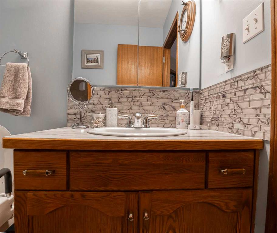 207 Mt Crandell Crescent W