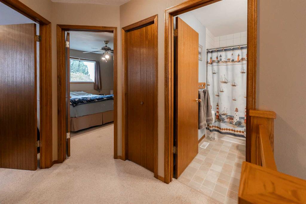 207 Mt Crandell Crescent W