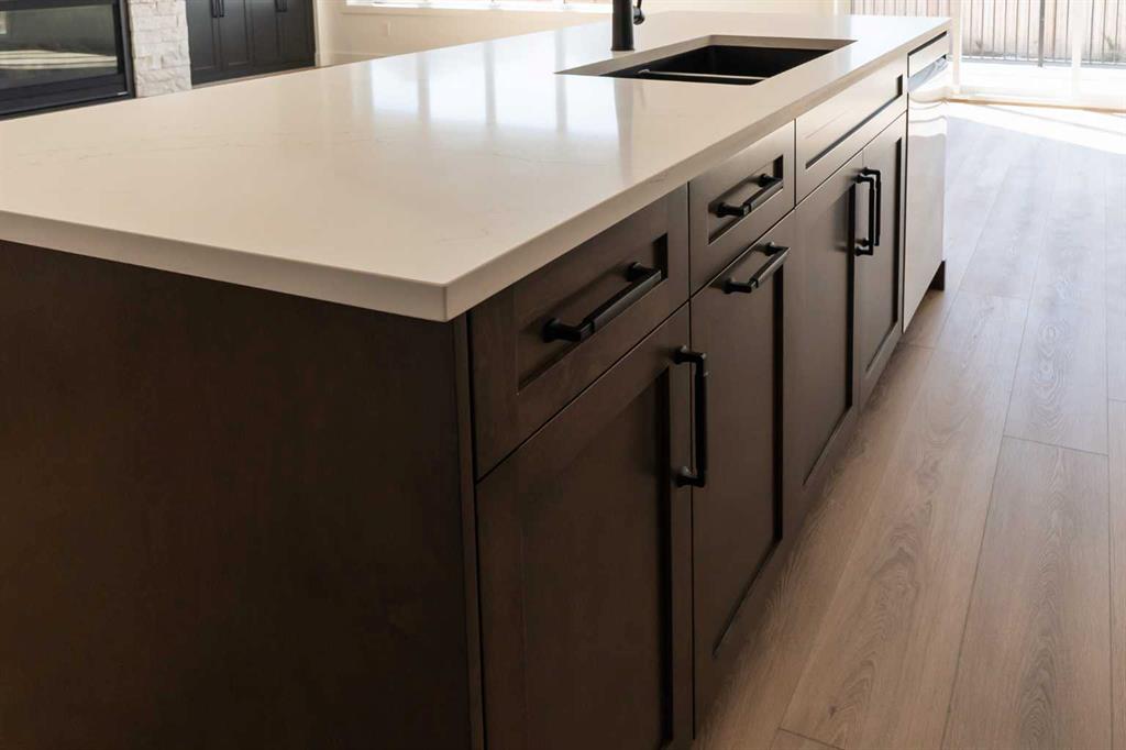 541 Riverhills Way W