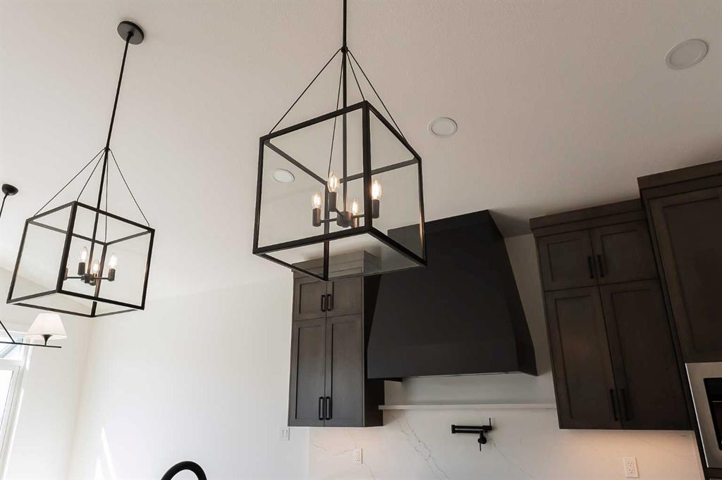 541 Riverhills Way W