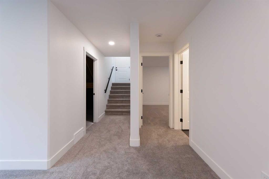 541 Riverhills Way W