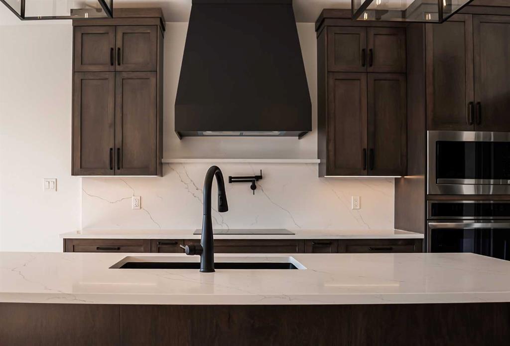 541 Riverhills Way W