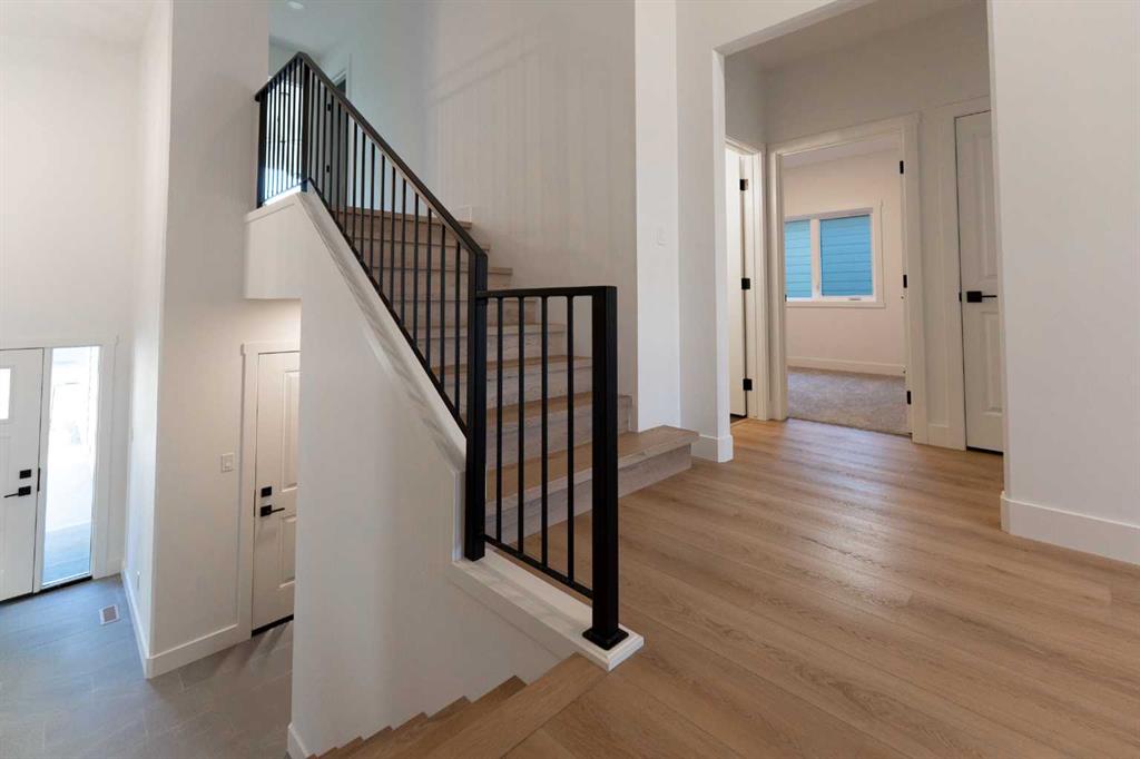 541 Riverhills Way W