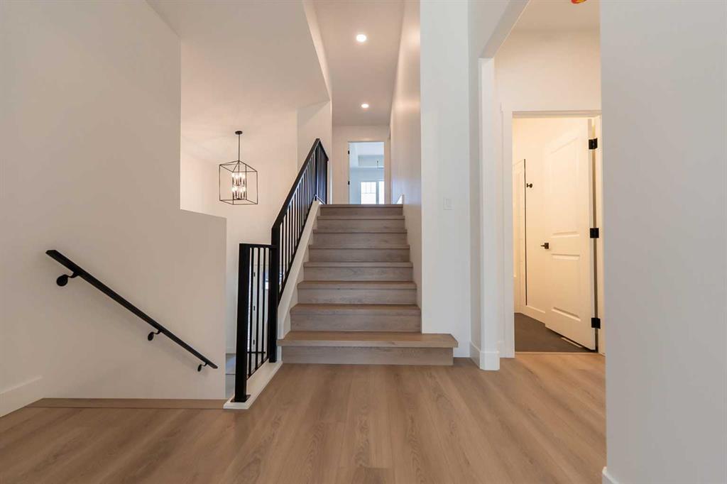 541 Riverhills Way W