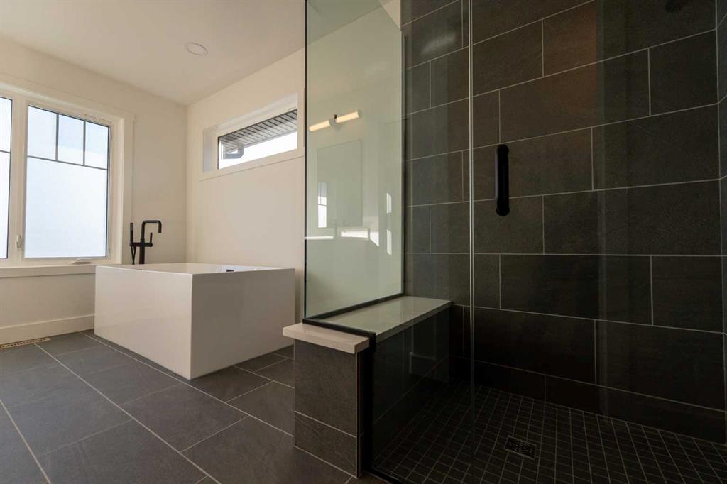 541 Riverhills Way W