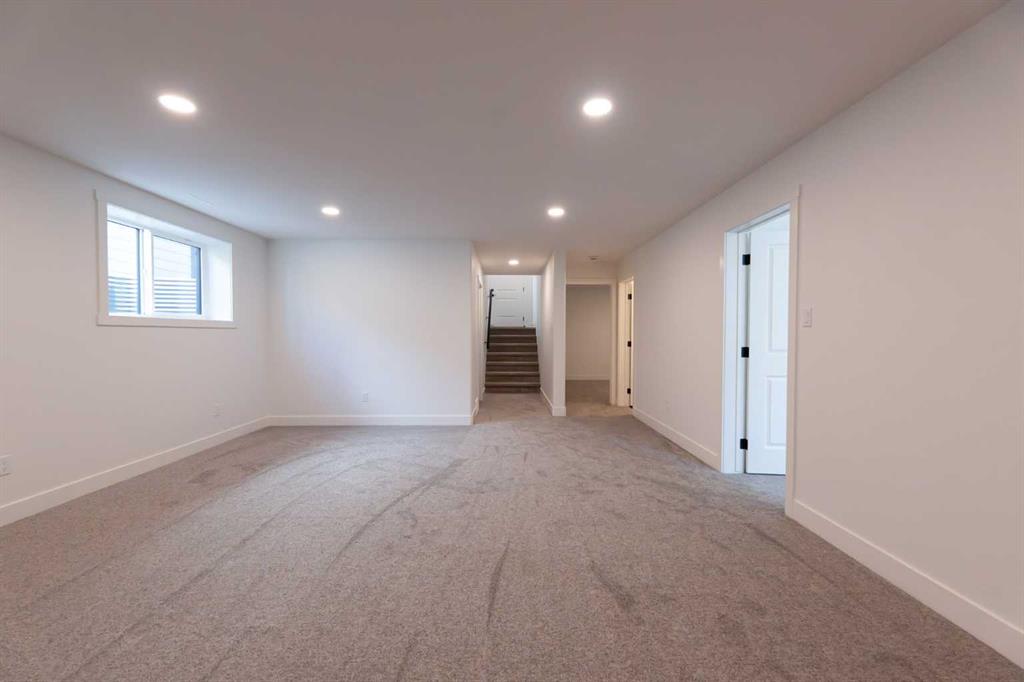 541 Riverhills Way W