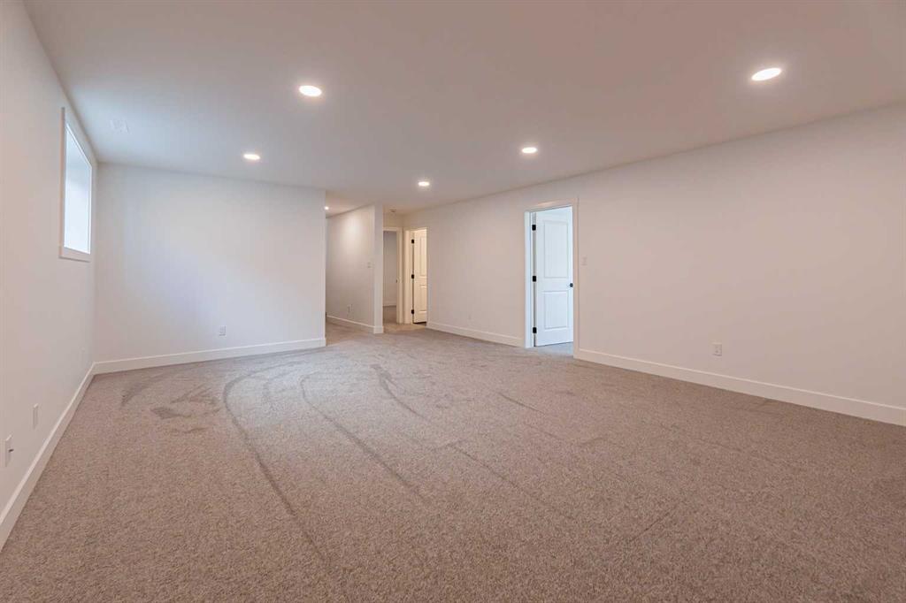 541 Riverhills Way W