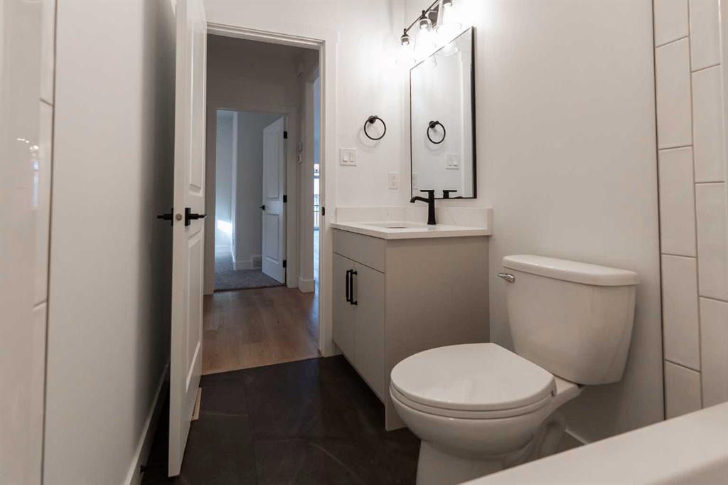 541 Riverhills Way W