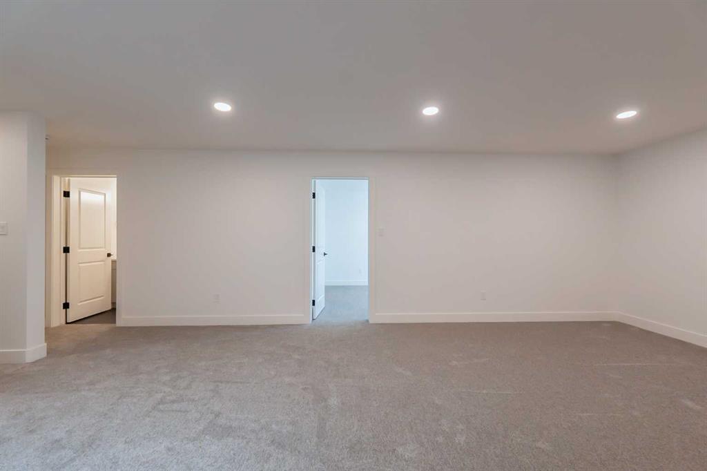 541 Riverhills Way W