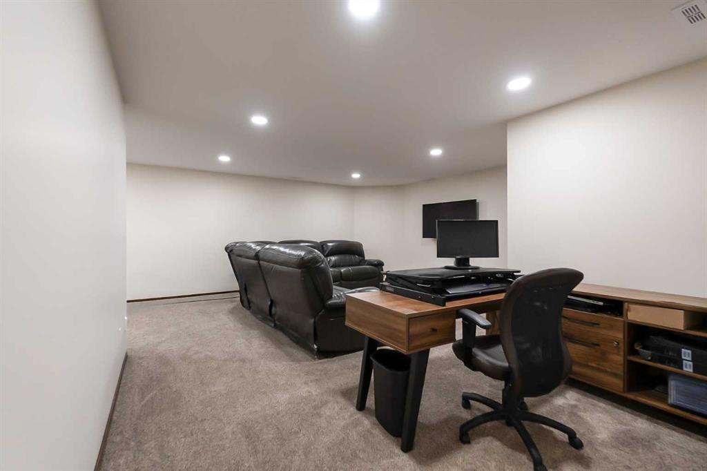 749 Northridge Street