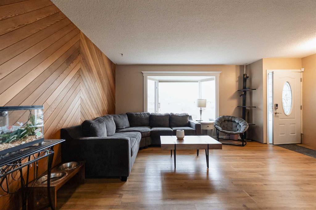 138 Greenview Close N