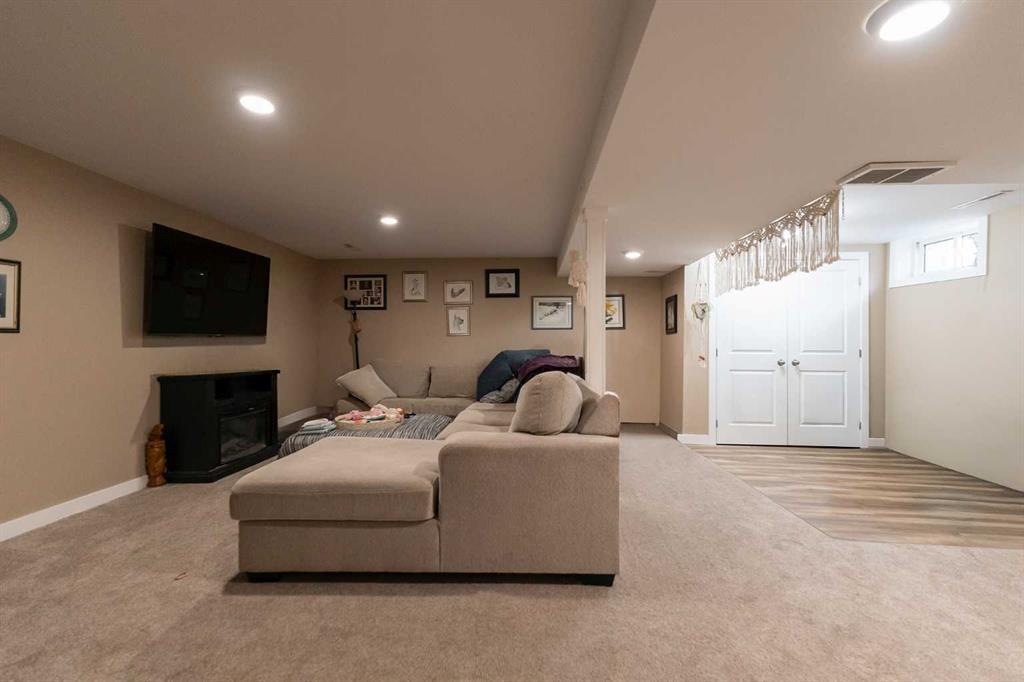 138 Greenview Close N