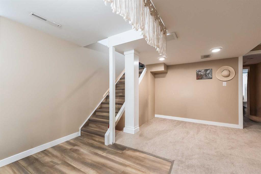 138 Greenview Close N