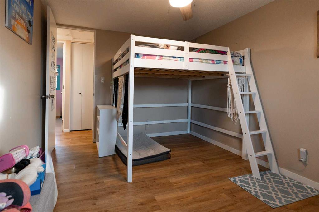 138 Greenview Close N