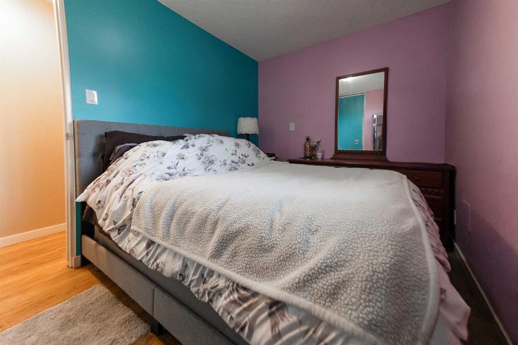 138 Greenview Close N