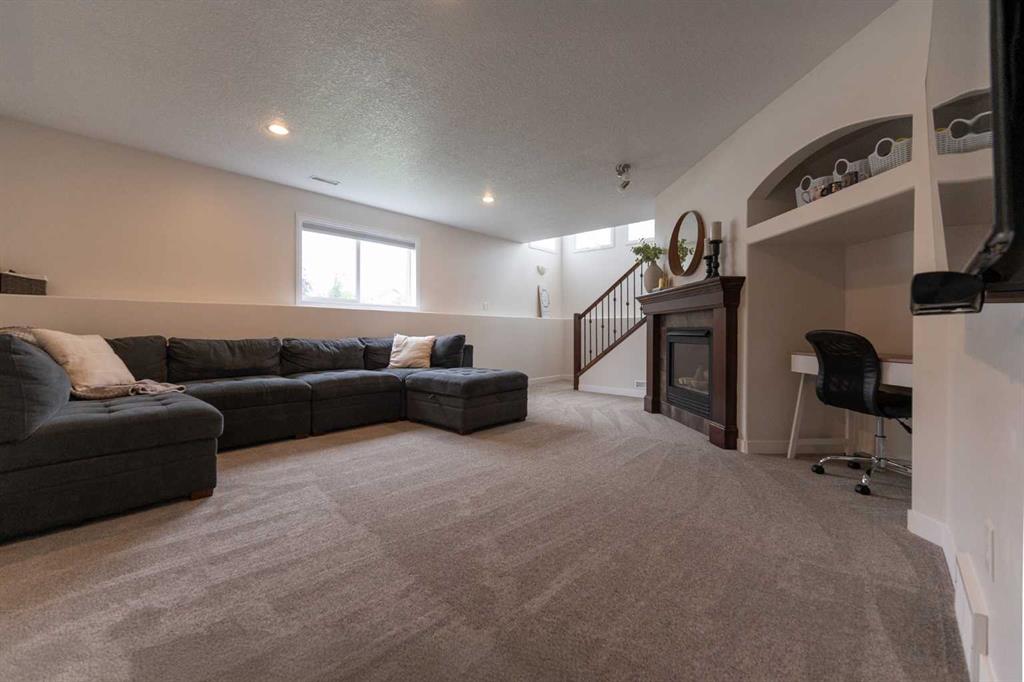 148 Coalbanks Boulevard W