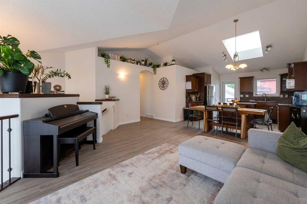 148 Coalbanks Boulevard W