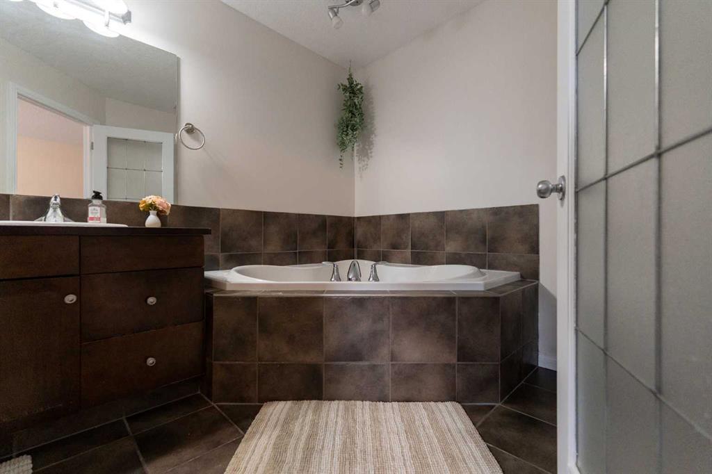 148 Coalbanks Boulevard W