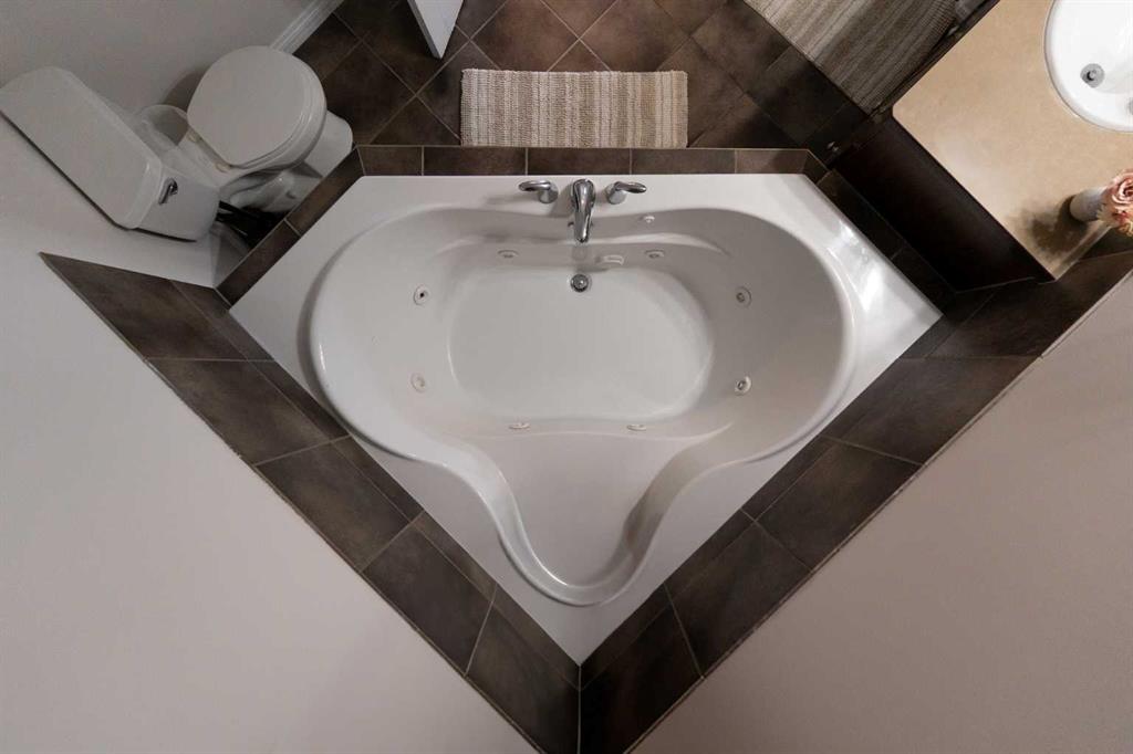 148 Coalbanks Boulevard W