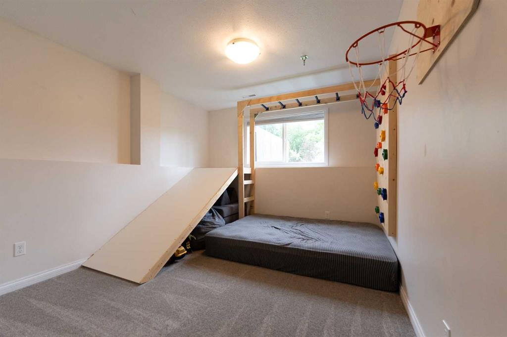 148 Coalbanks Boulevard W