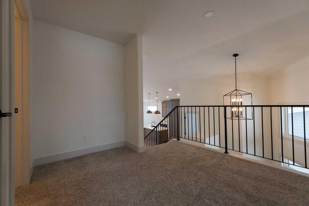 639 Sixmile Crescent S