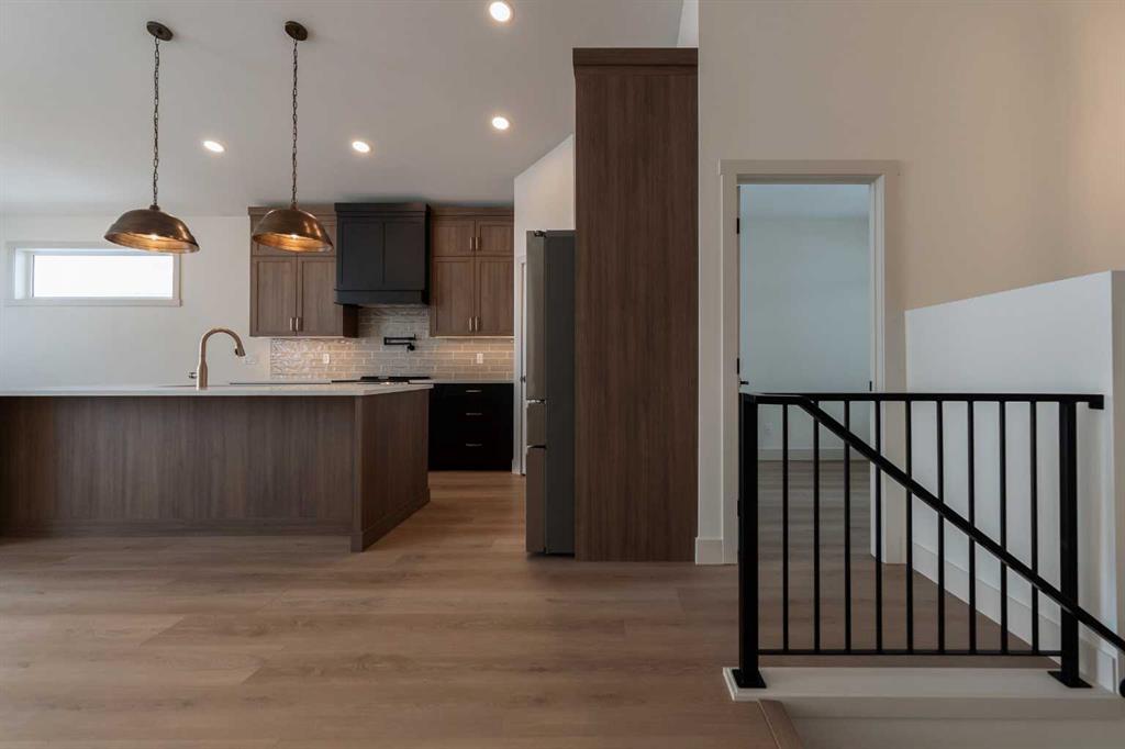 639 Sixmile Crescent S