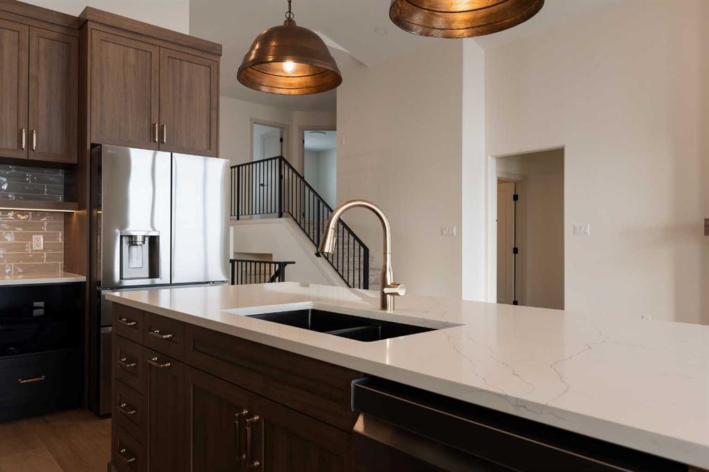 639 Sixmile Crescent S