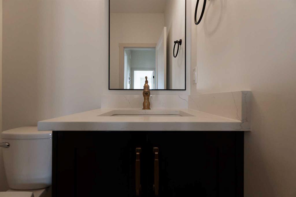 639 Sixmile Crescent S