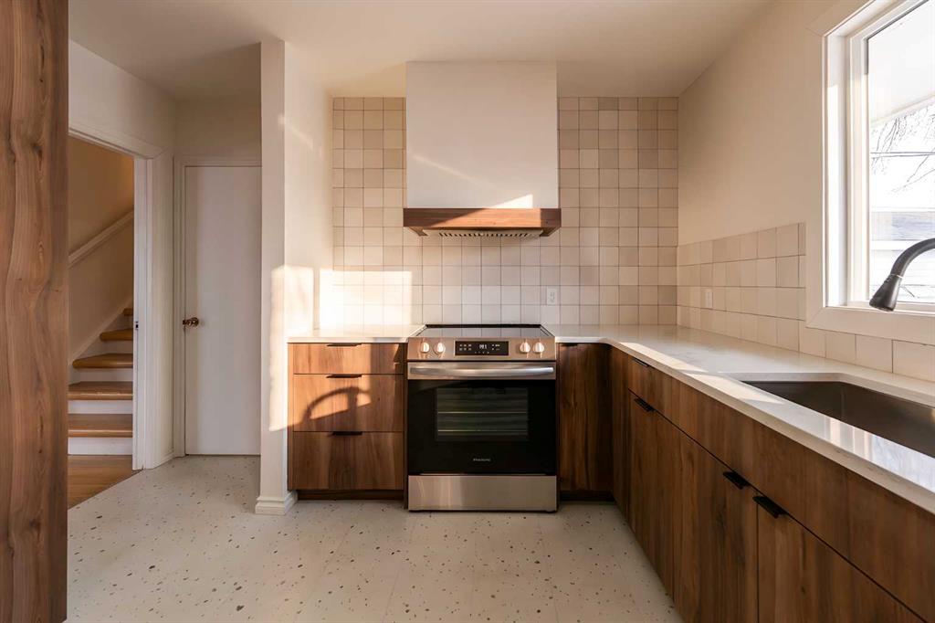 1020 Fern Crescent S