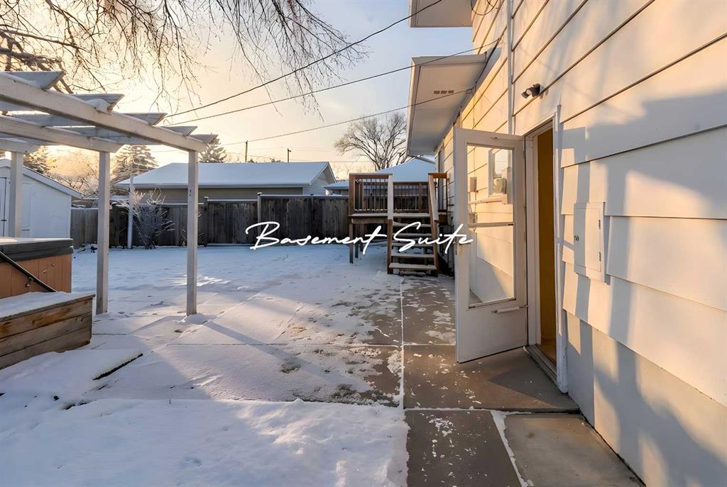 1020 Fern Crescent S